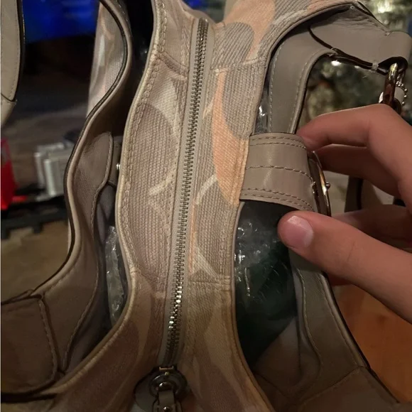 Soho Coach Gray and Cream soho bag - Picture 8 of 13